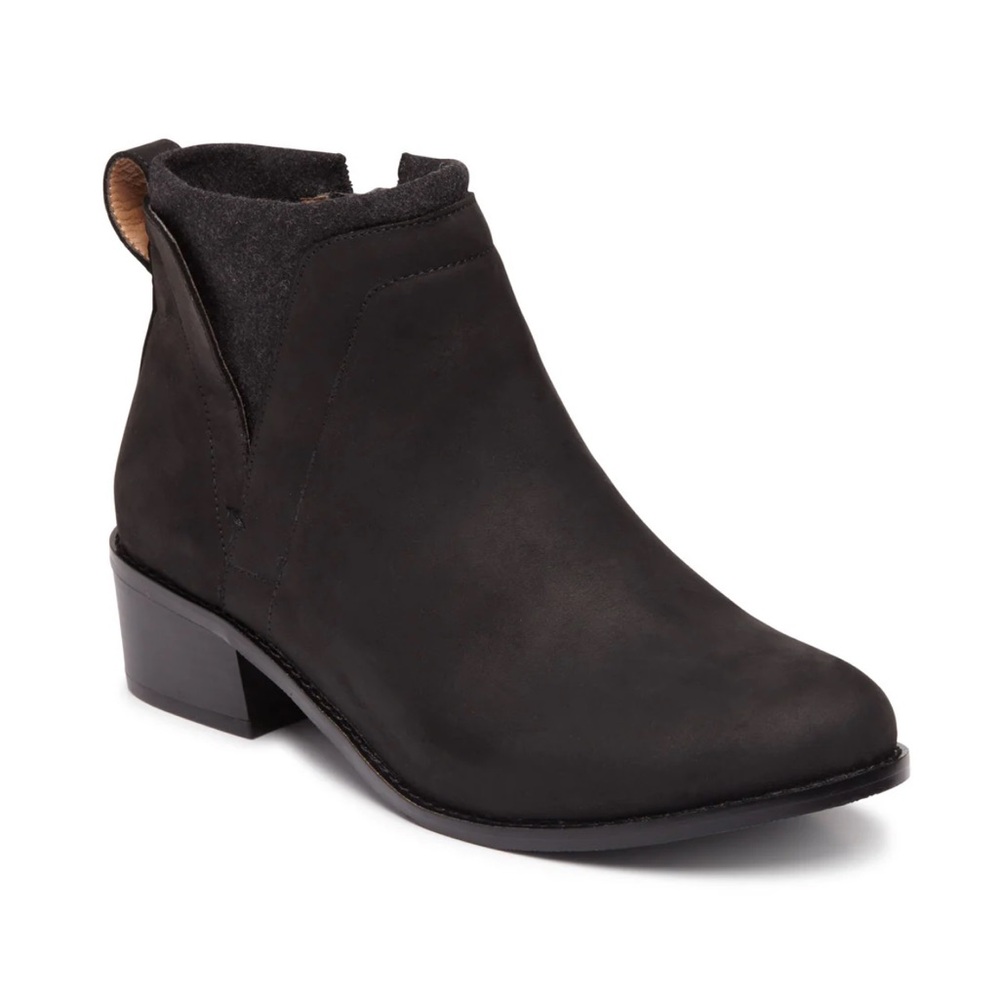 NWT Vionic Joslyn Ankle Boot in Black Size 9